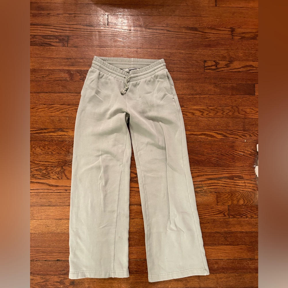 Green Aritzia TNA fleece sweatpants